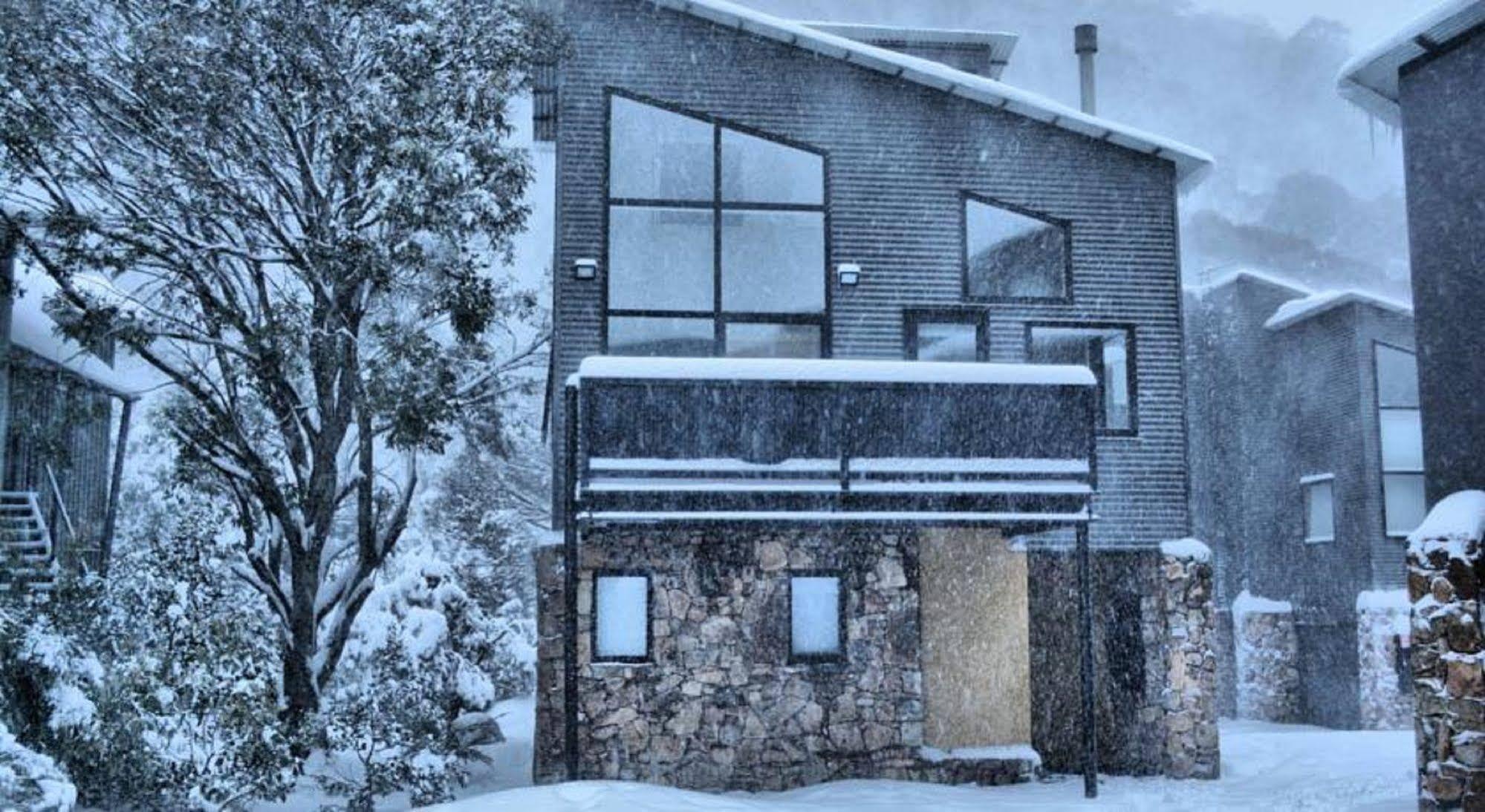Snow Stream 2 Bedroom And Loft With Gas Fire Balcony And Garage Parking Thredbo Εξωτερικό φωτογραφία